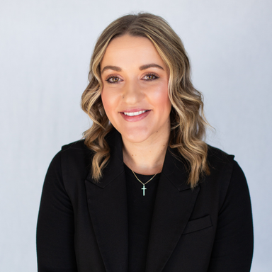 A professional headshot of Mary Batdorf, a Retail Manager at OakStar Banks Battlefield location.