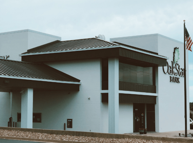 OakStar Bank's Lake Ozark branch at 2128 Bagnell Dam Boulevard, seen from the parking lot.