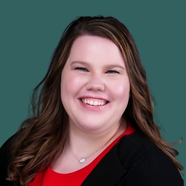 Professional photo of OakStar Bank Ottawa Assistant Branch Manager, Megan Reed.