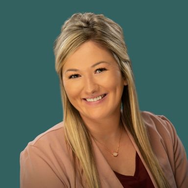 Professional photo of OakStar Bank Bolivar Commercial Lender, Cheyanne McGinnis.