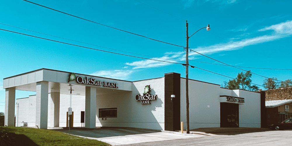 An image of an OakStar branch with a drive through ATM/teller.