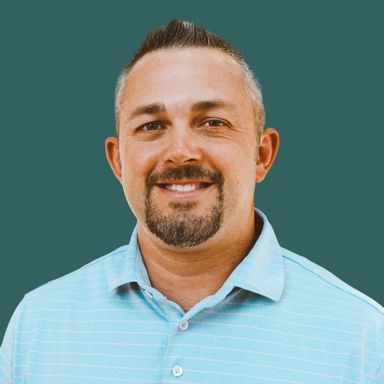 Professional photo of OakStar Bank Springfield Battlefield Chief Banking Operations Officer, Luke Fraser.