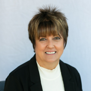 A professional headshot of Linda Caselman, a Retail Manager at OakStar Banks Buffalo location.