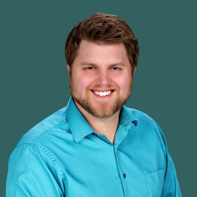 Professional photo of OakStar Bank Springfield Battlefield Consumer Loan Manager, Tyler Hooker.