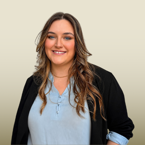 Avery Howe, Retail Manager for OakStar Bank in Hermitage, Missouri.